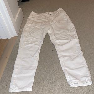 Mid rise white cropped jeans
